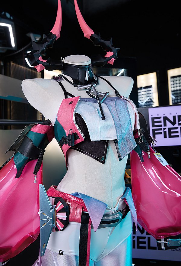 アークナイツ：エンドフィールド イヴォンヌ コスプレ 衣装