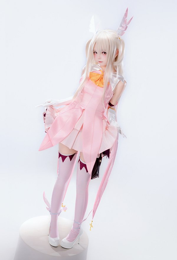 Fate/kaleid liner プリズマ☆イリヤ イリヤスフィール・フォン・アインツベルン コスプレ 衣装 戦闘服 Fate/kaleid liner プリズマ☆イリヤ イリヤスフィール・フォン・アインツベルン コスプレ 衣装 戦闘服