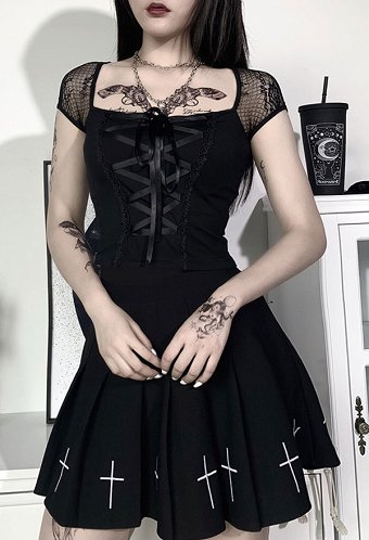 女性ゴシッククールダークスタイルレーススプライスネクタイ-フロントショートパフスリーブTシャツトップ